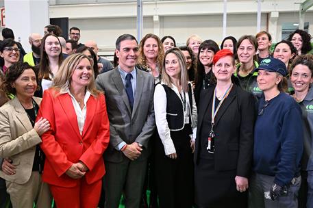 18/03/2025. Pedro Sánchez visita una planta de electrolizadores en Guadalajara. El presidente del Gobierno, Pedro Sánchez, junto a trabajado...